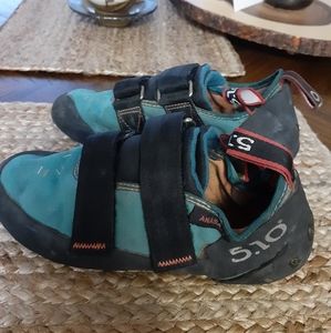 Climbing shoes
